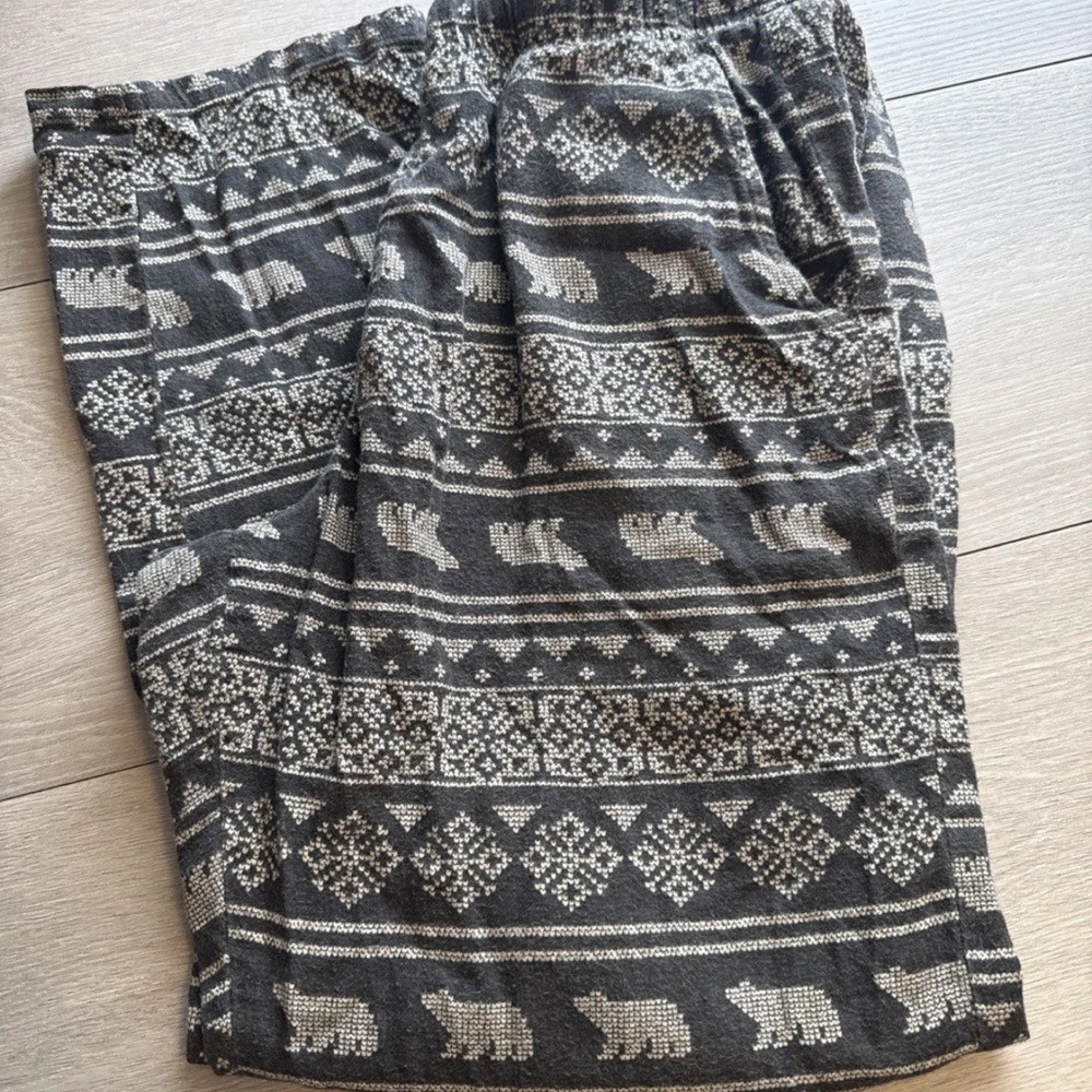 Old Navy Black & Cream Knit Pattern Shorts